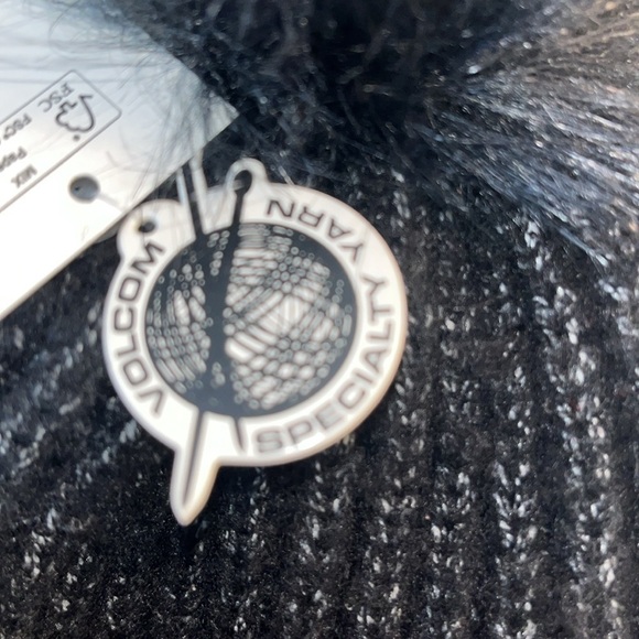 Volcom Lula Beanie one size fits all.  NWT black with furry ball on top. - Picture 6 of 8